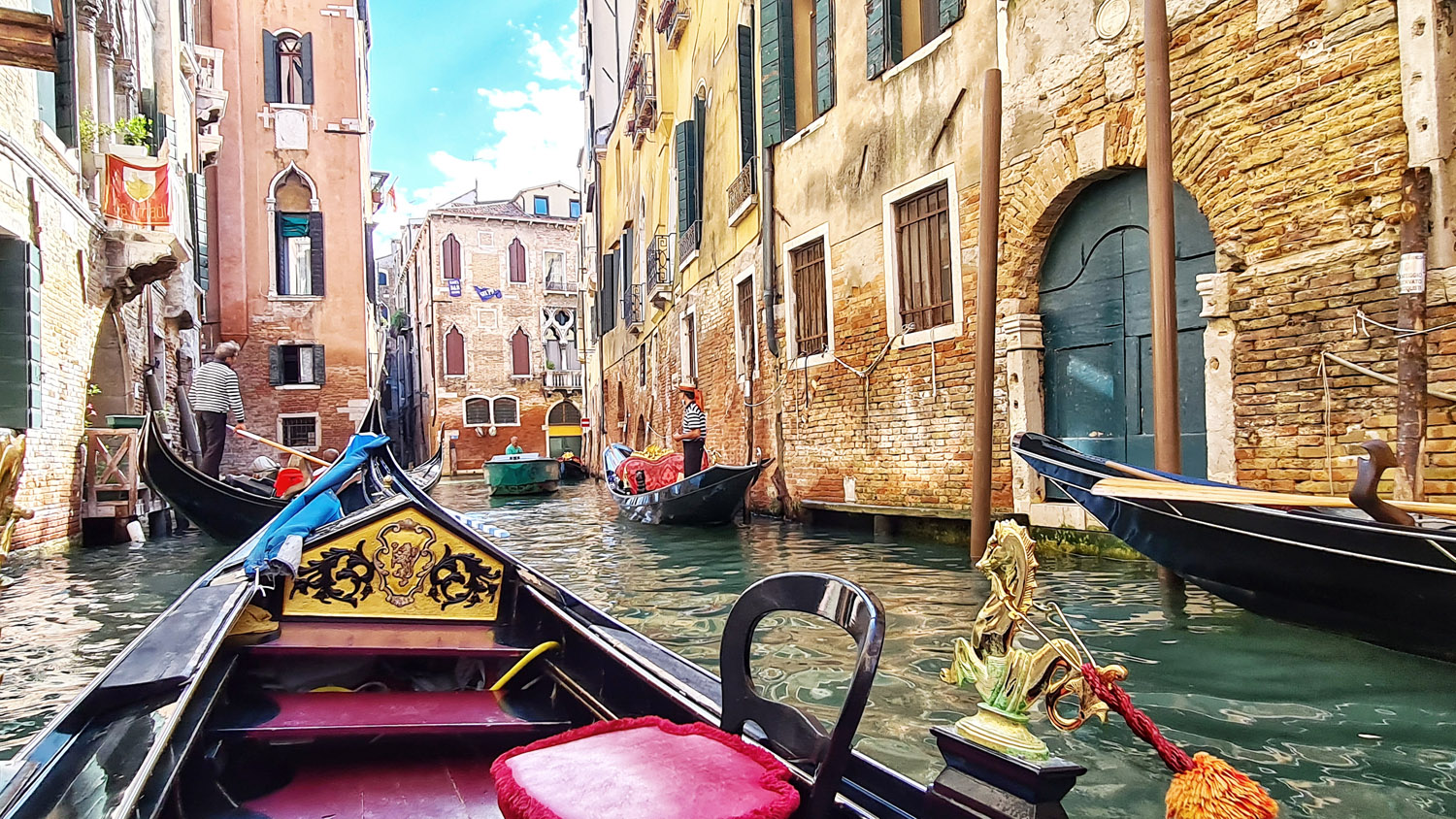 Into the Canal by Alessandro Cipriano