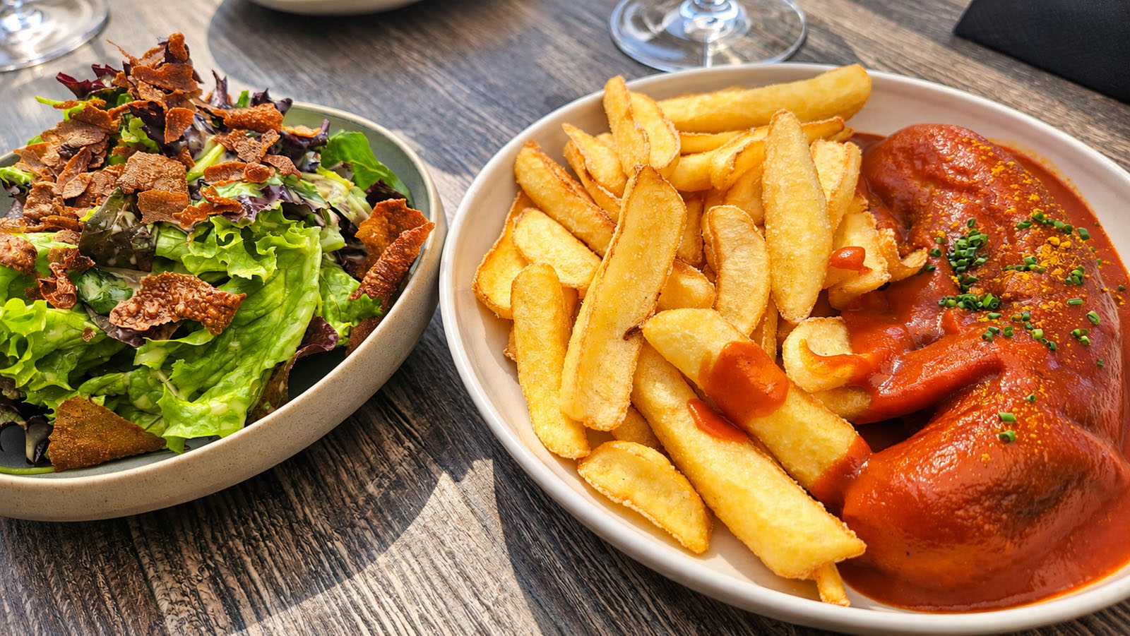 Simple lunch with currywurst, fries and salad at Alter Torkel Jenins